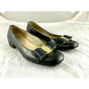 Ferragamo Vara Bow Black Patent Leather Pumps Women Sz 5.5